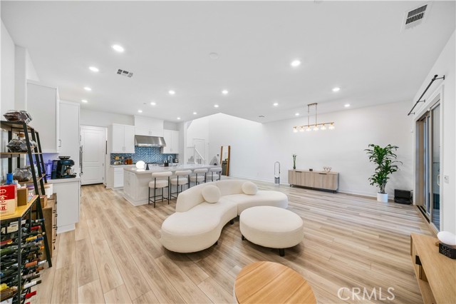 MLS #OC25185161 image #2