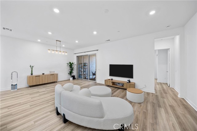 MLS #OC25185161 image #3