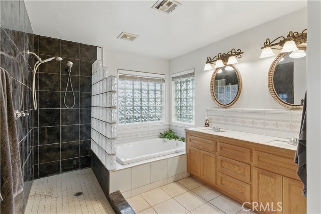 MLS #OC25185332 image #30