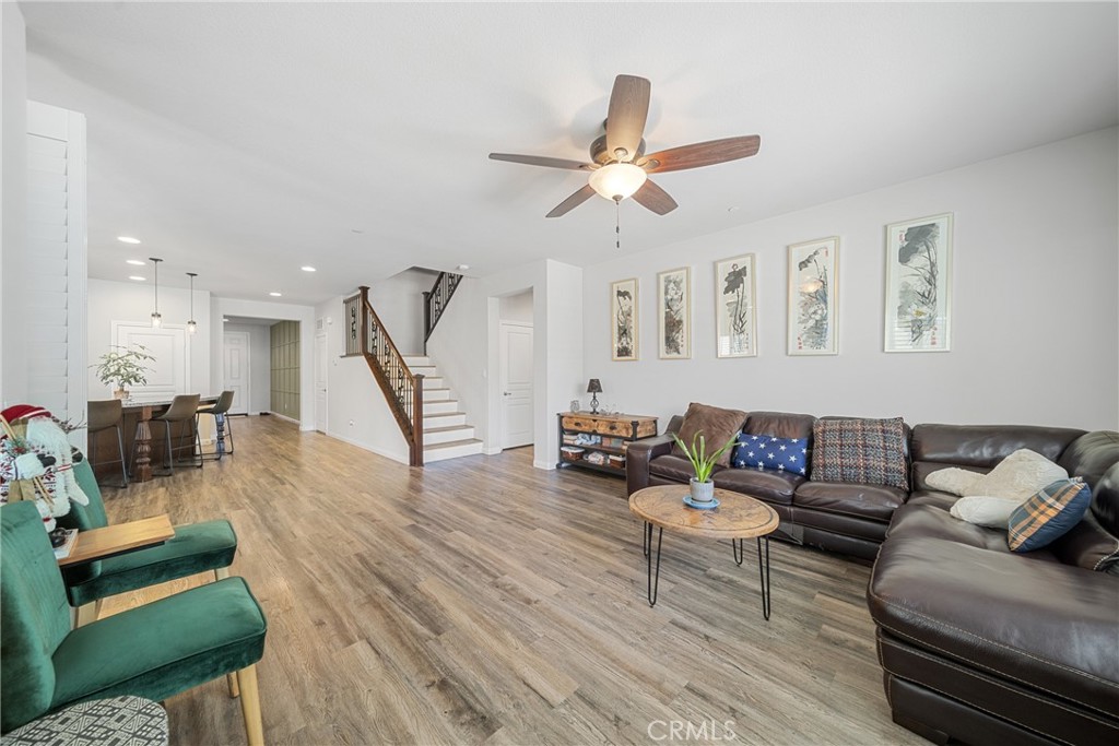 MLS #OC25185442 image #1