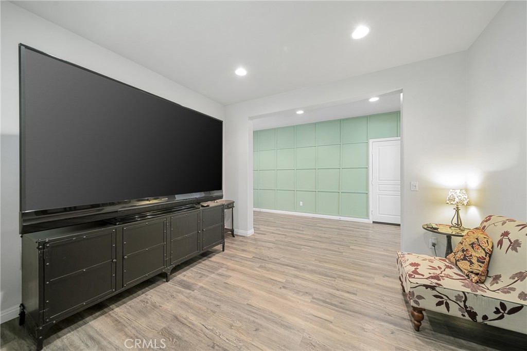 MLS #OC25185442 image #9