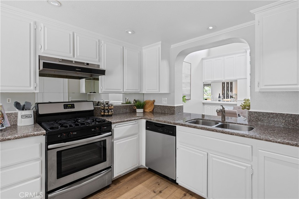 MLS #OC25185643 image #12