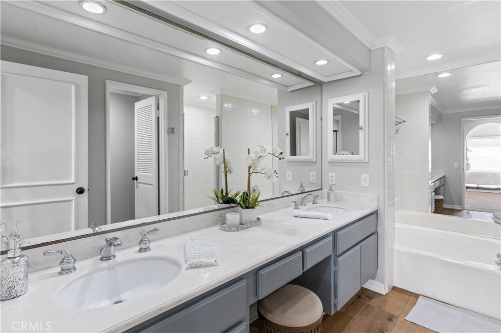 MLS #OC25185643 image #29