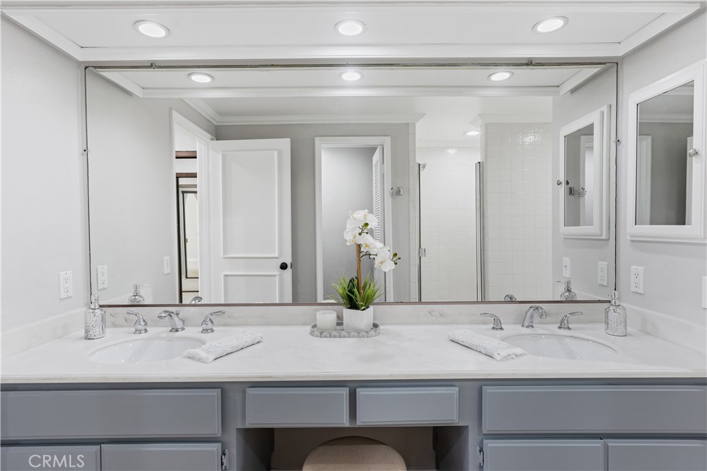 MLS #OC25185643 image #30