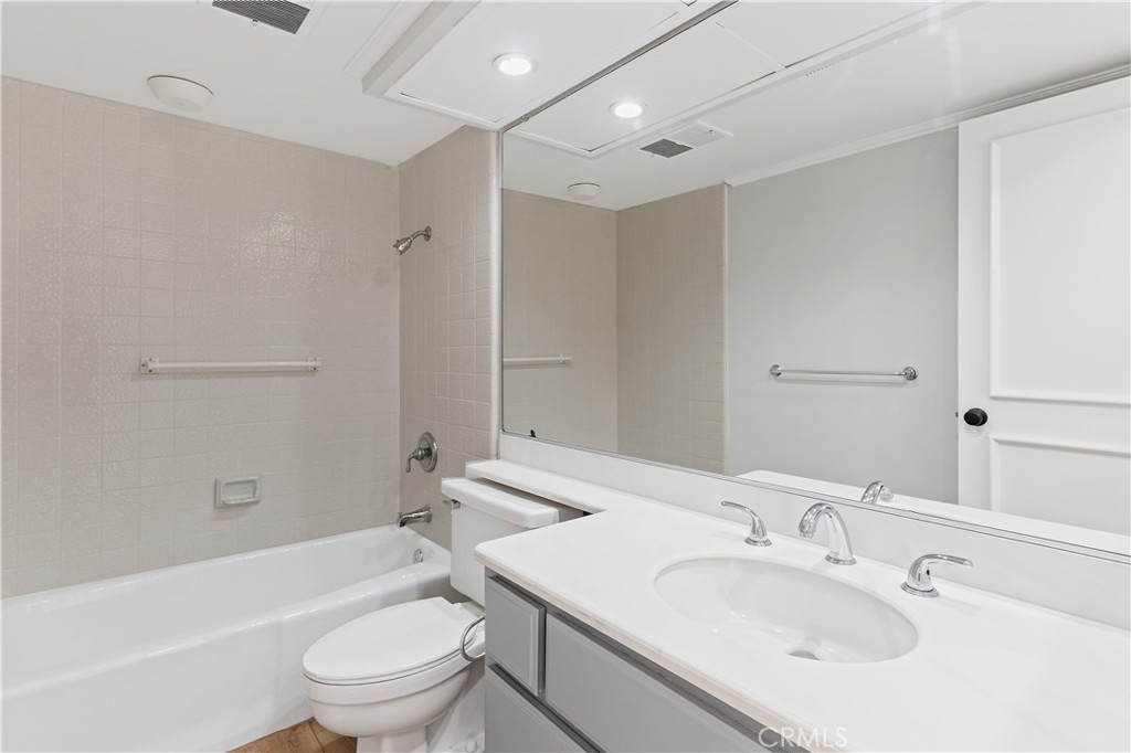 MLS #OC25185643 image #33