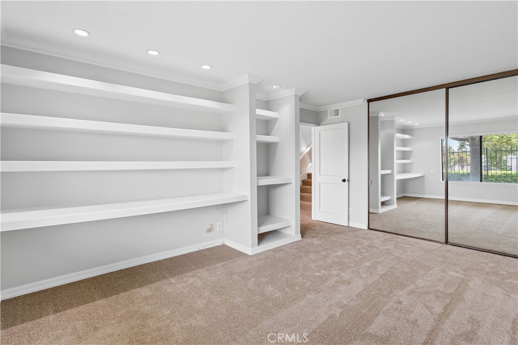 MLS #OC25185643 image #36