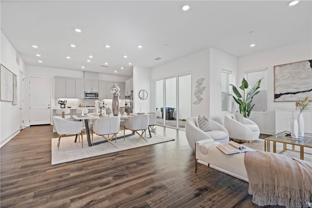 MLS #OC25185801 image #1