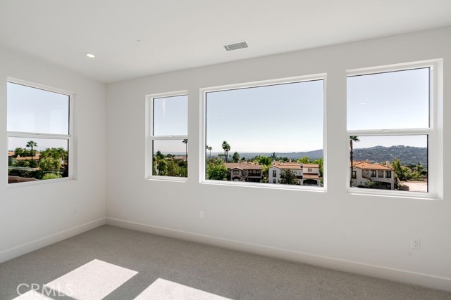 MLS #OC25185997 image #15