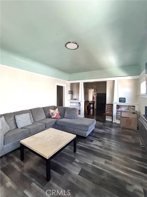 MLS #OC25186004 image #1