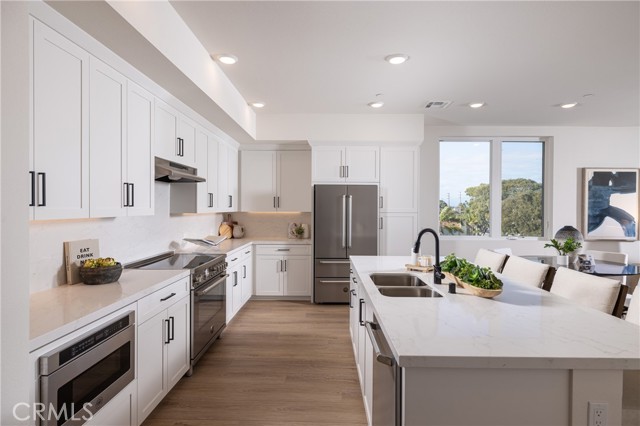 MLS #OC25186260 image #1