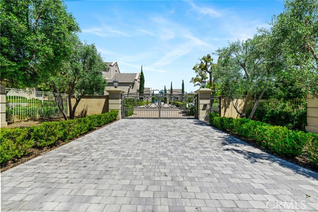 MLS #OC25186331 image #2