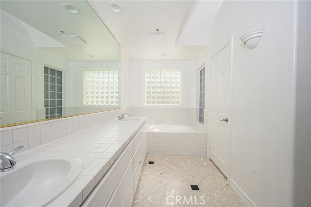 MLS #OC25186341 image #19