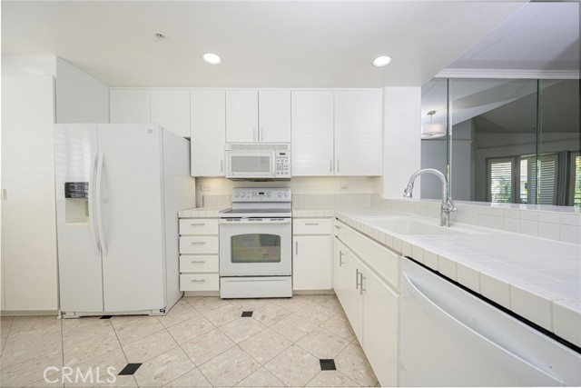 MLS #OC25186341 image #2