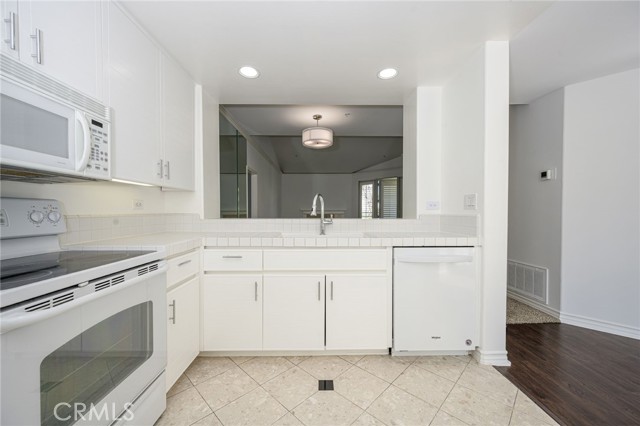 MLS #OC25186341 image #5