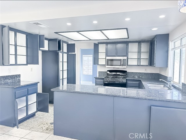 MLS #OC25186633 image #9