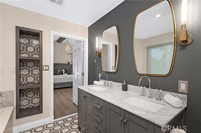 MLS #OC25186928 image #19