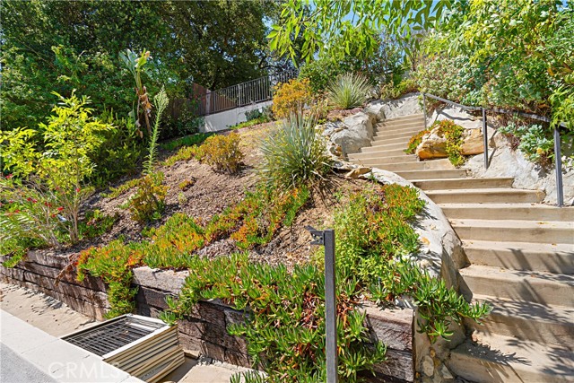 MLS #OC25186928 image #34