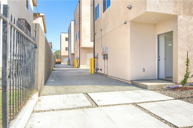 MLS #OC25187481 image #1