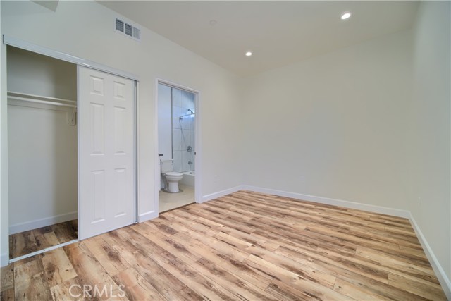 MLS #OC25187481 image #9