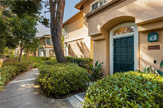 MLS #OC25188177 image #1