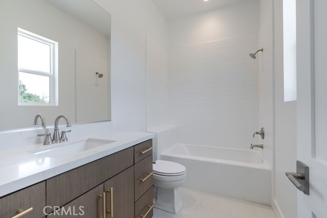 MLS #OC25188362 image #22