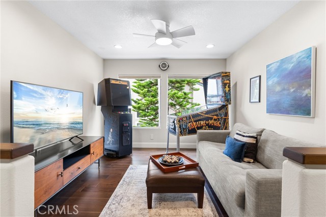 MLS #OC25188375 img 25