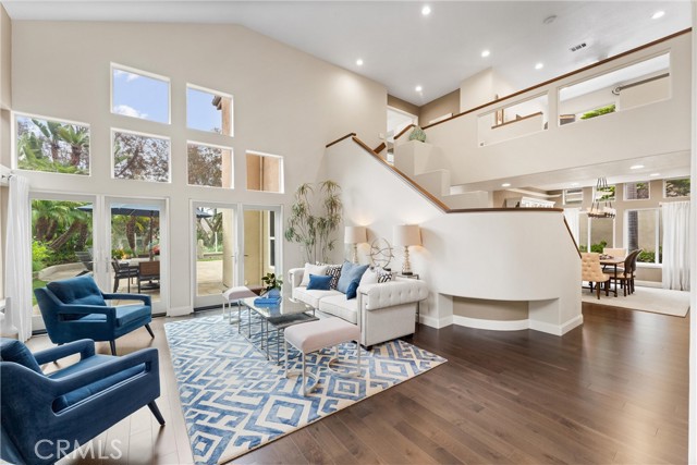 MLS #OC25188375 img 3