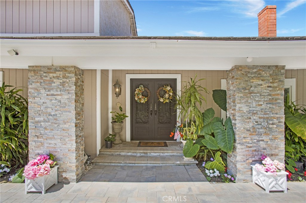 MLS #OC25188464 image #0