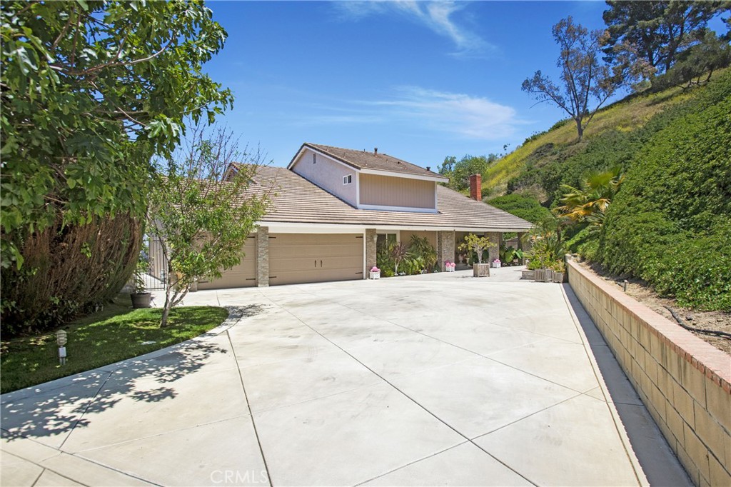 MLS #OC25188464 image #1