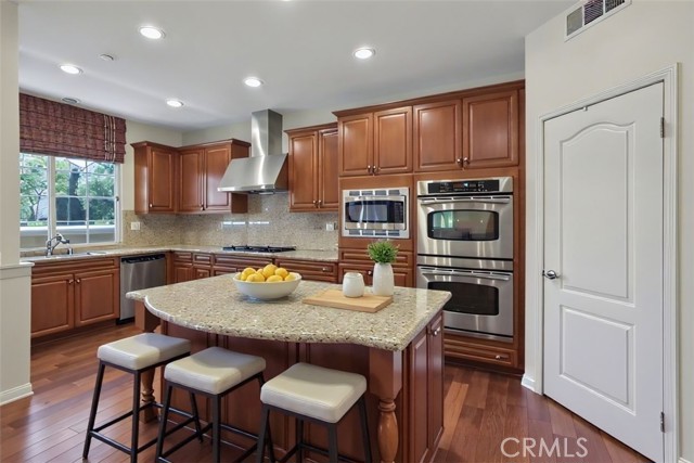 MLS #OC25189266 image #1