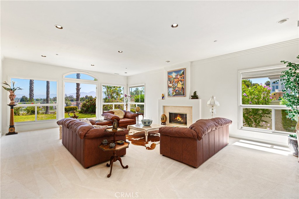 MLS #OC25189357 image #1