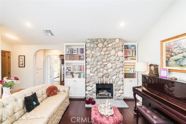 MLS #OC25189950 image #10