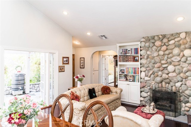 MLS #OC25189950 image #9