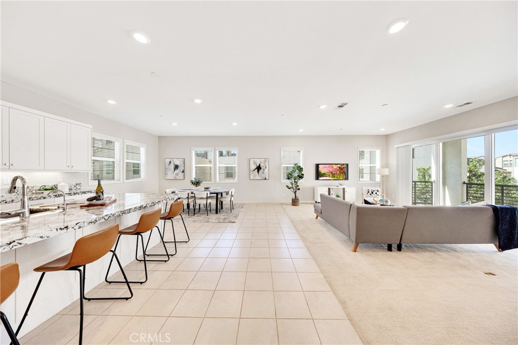 MLS #OC25190002 image #1