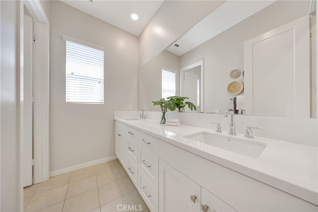 MLS #OC25190002 image #16