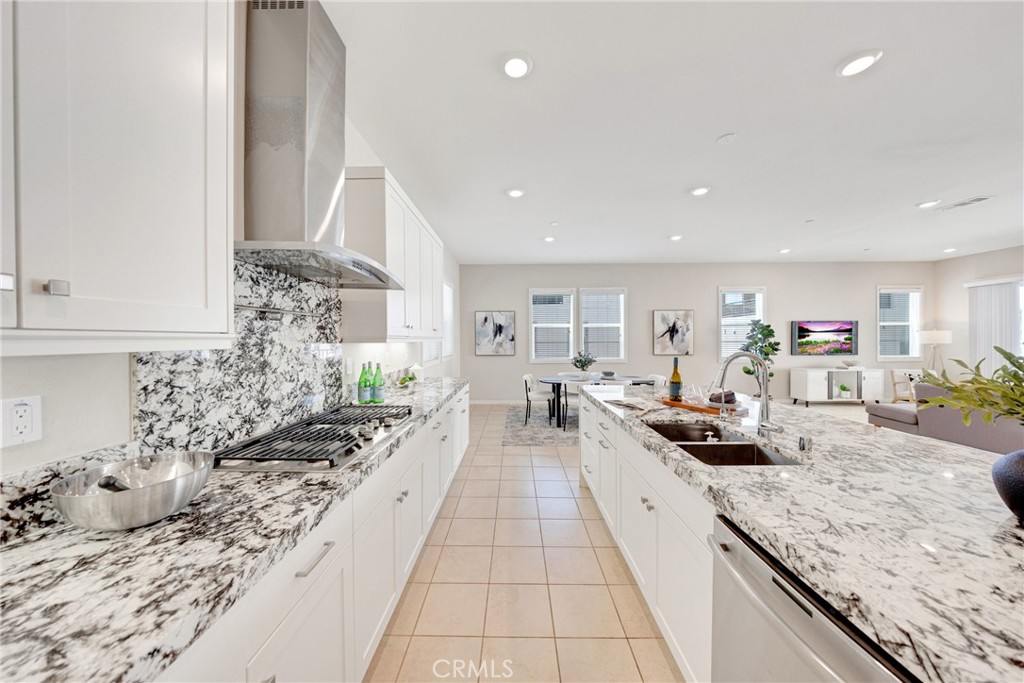 MLS #OC25190002 image #5