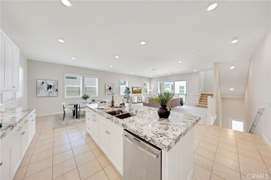 MLS #OC25190002 image #9