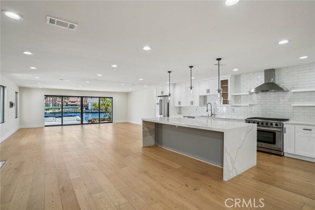 MLS #OC25190047 image #2