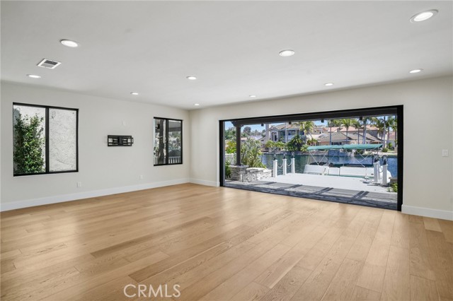 MLS #OC25190047 image #8