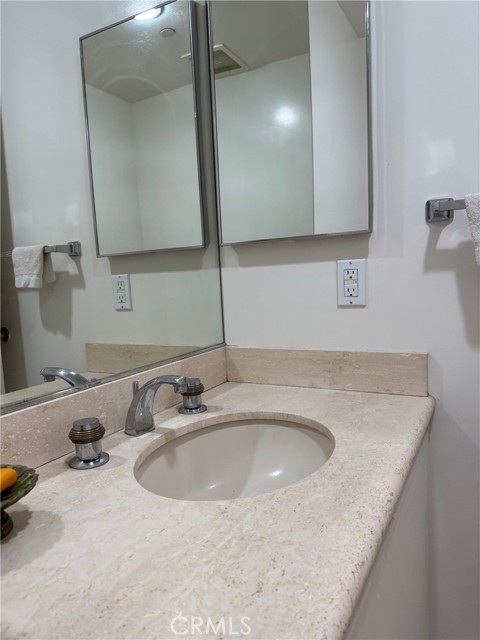 MLS #OC25187881 image #18