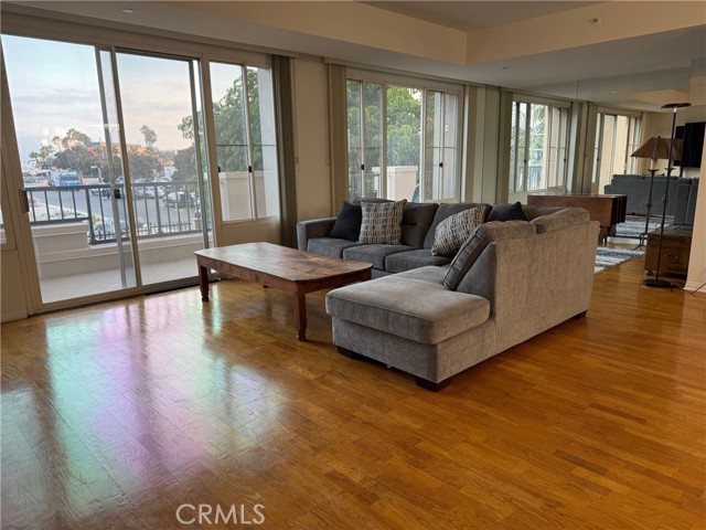 MLS #OC25187881 image #2