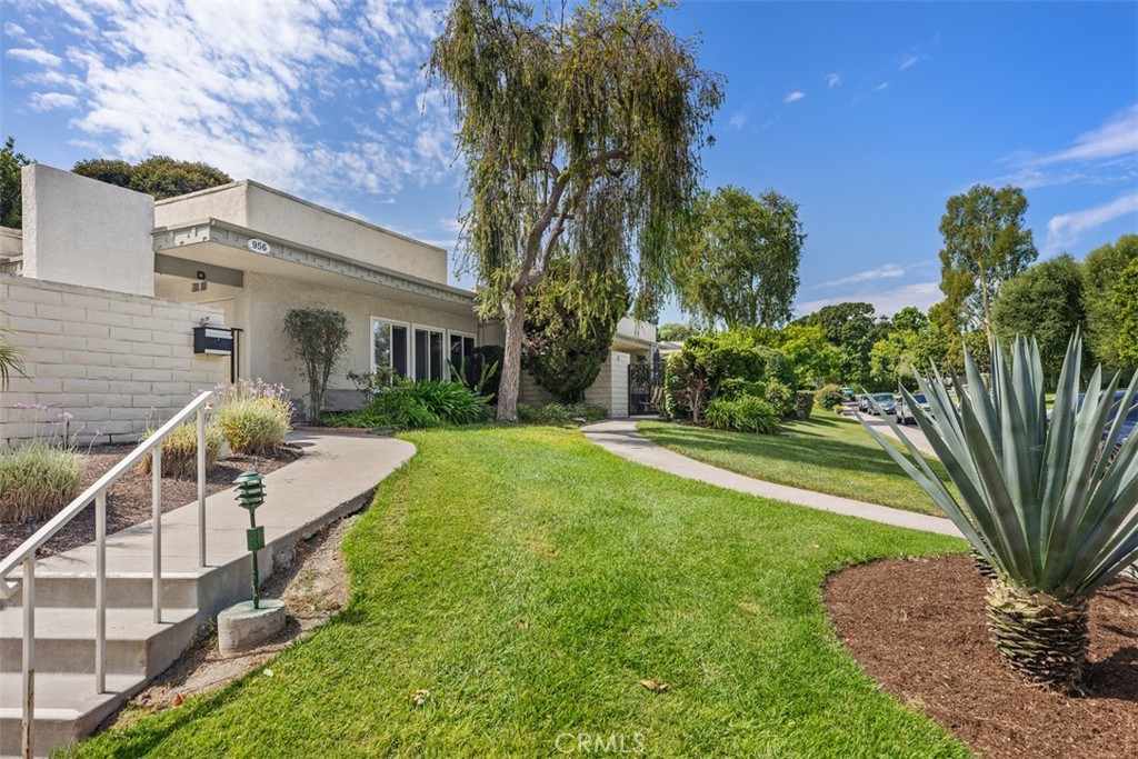 MLS #OC25190421 image #0