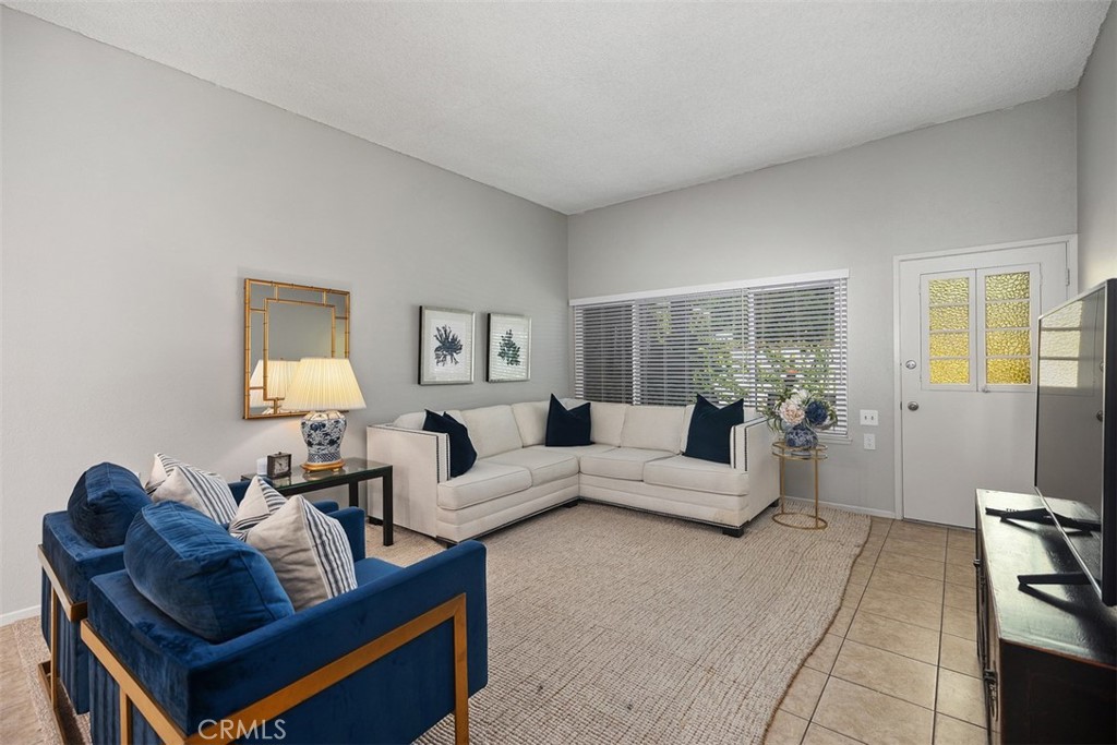 MLS #OC25190421 image #10