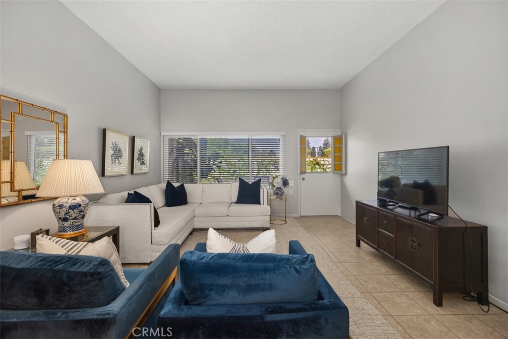 MLS #OC25190421 image #12