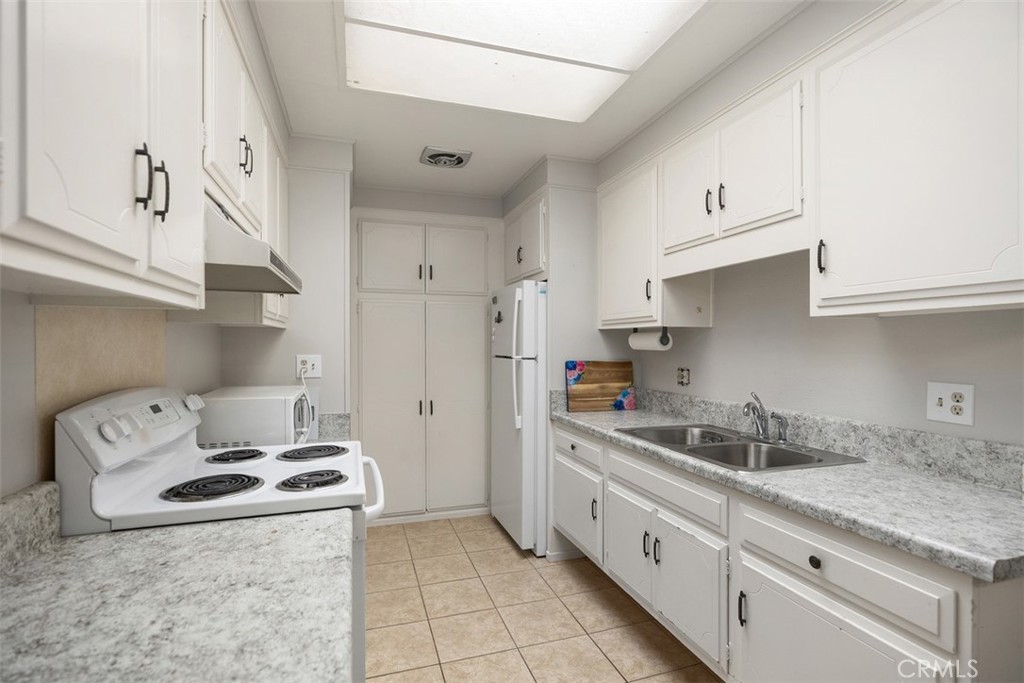 MLS #OC25190421 image #16