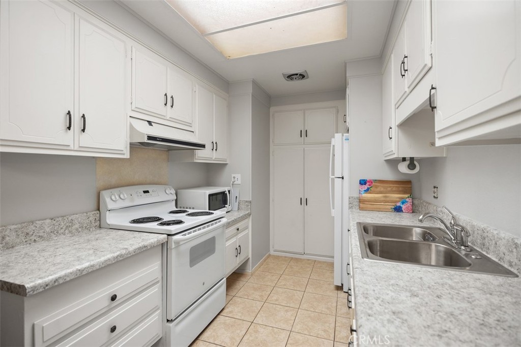 MLS #OC25190421 image #17