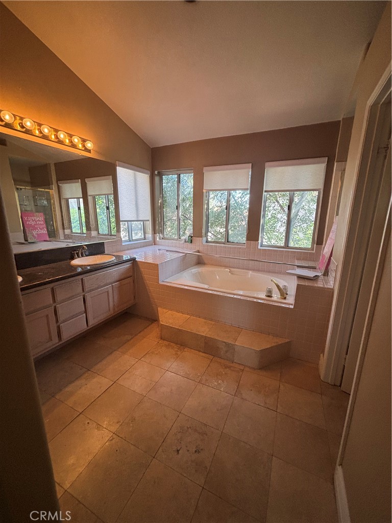 MLS #OC25190637 image #15