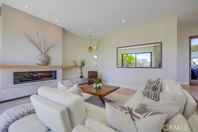 MLS #OC25190899 image #14