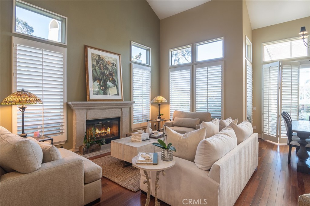 MLS #OC25191024 image #1