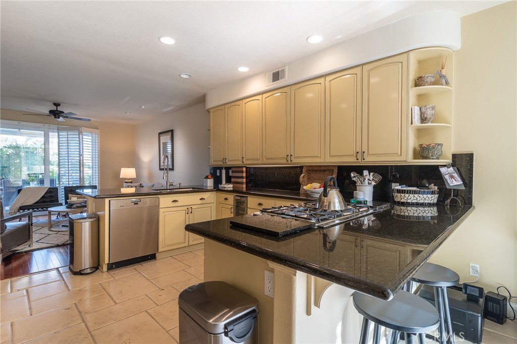 MLS #OC25191024 image #10